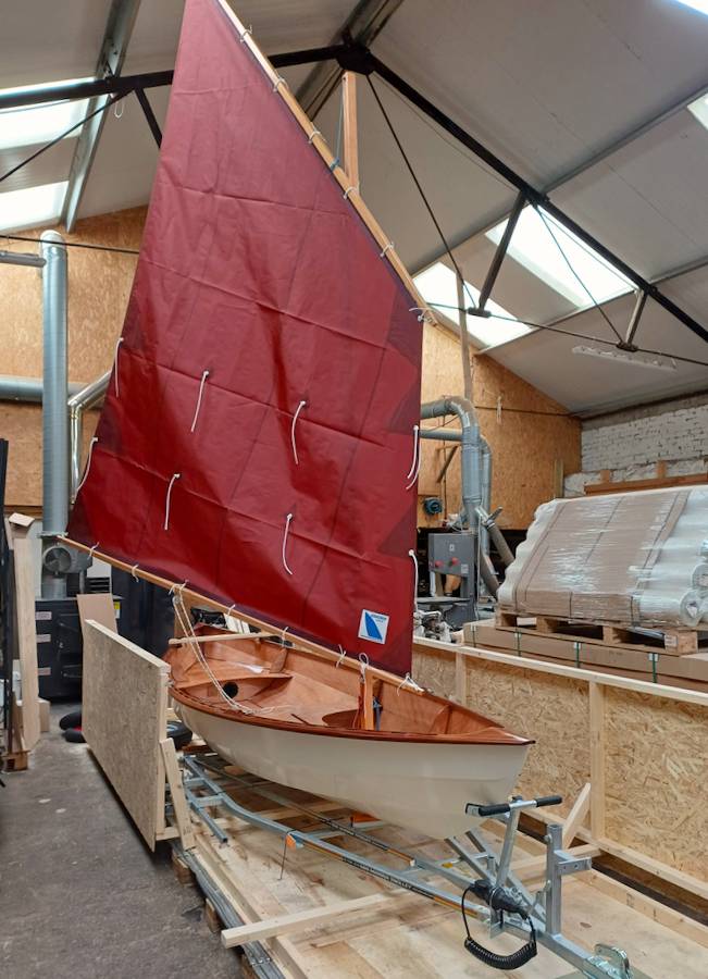 Crating a sailing boat for international shipping – Skerry