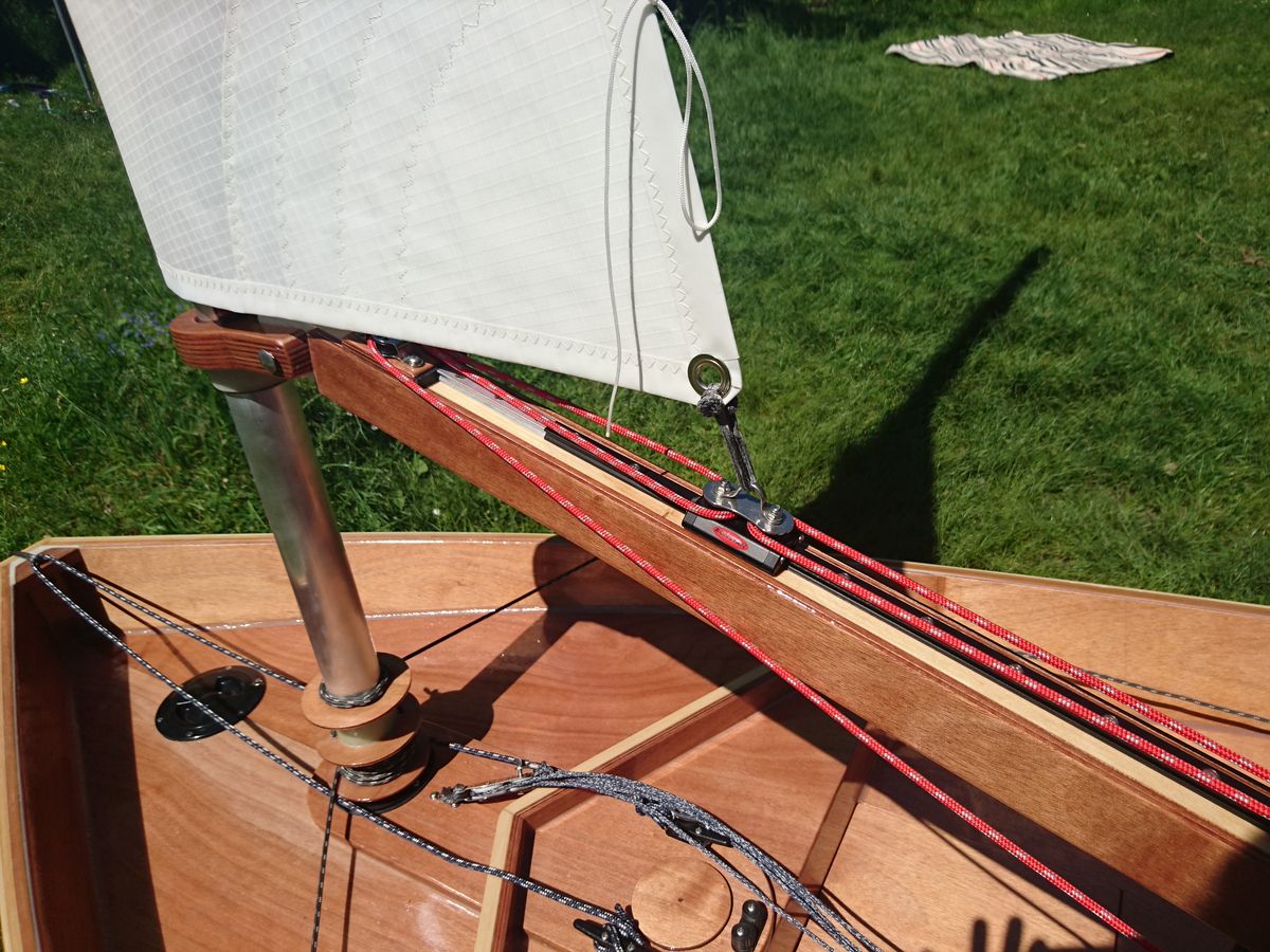 The Mebo 12 dinghy's rotating mast uses a boom and kicking strap